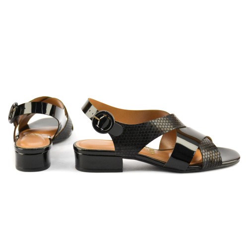 Sandalia Cruzada Charol