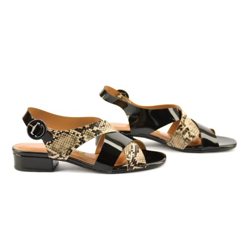 Sandalia Cruzada Charol