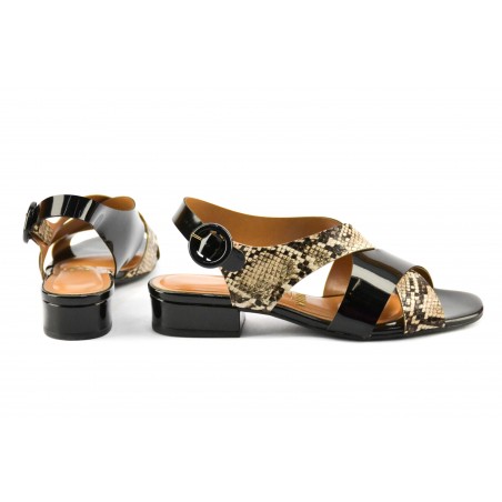 Sandalia Cruzada Charol