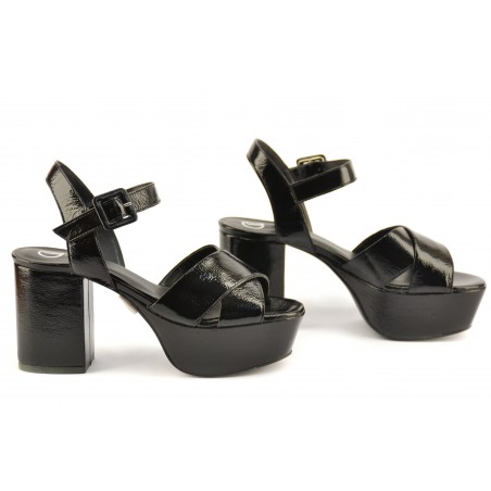 Sandalia Cruzada De Charol