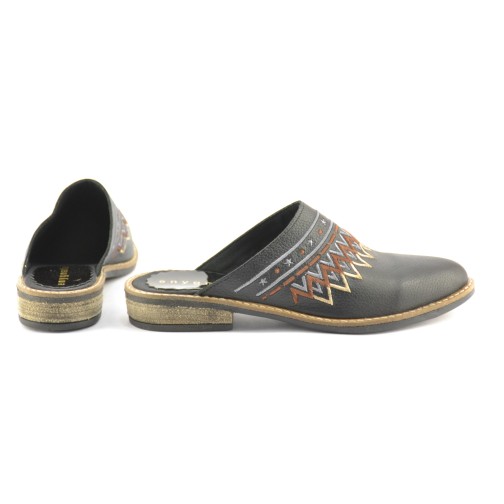 Zueco Cerrado De Cuero