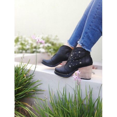 Botineta Melbourne de Cuero Apliques Estrella