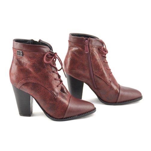 Botineta Con Cordon Tacon