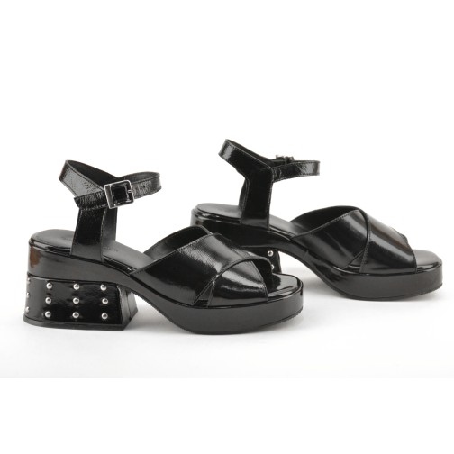 Sandalia Cruzada Charol